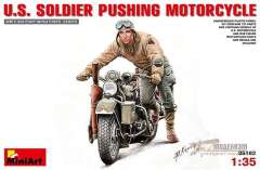35182 Американский солдат толкающий мотоцикл MiniArt