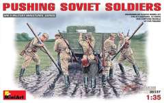 35137 Толкающие советские солдаты MiniArt