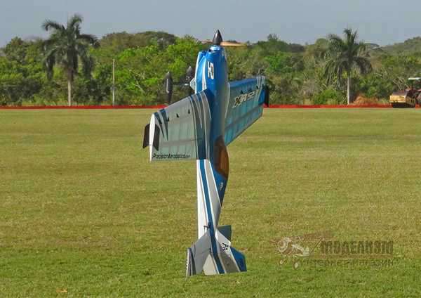 Радиоуправляемый самолет Precision Aerobatics XR-52 (синий). Картинка №6
