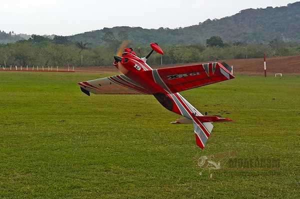 Радиоуправляемый самолет Precision Aerobatics XR-61 (красный). Картинка №4