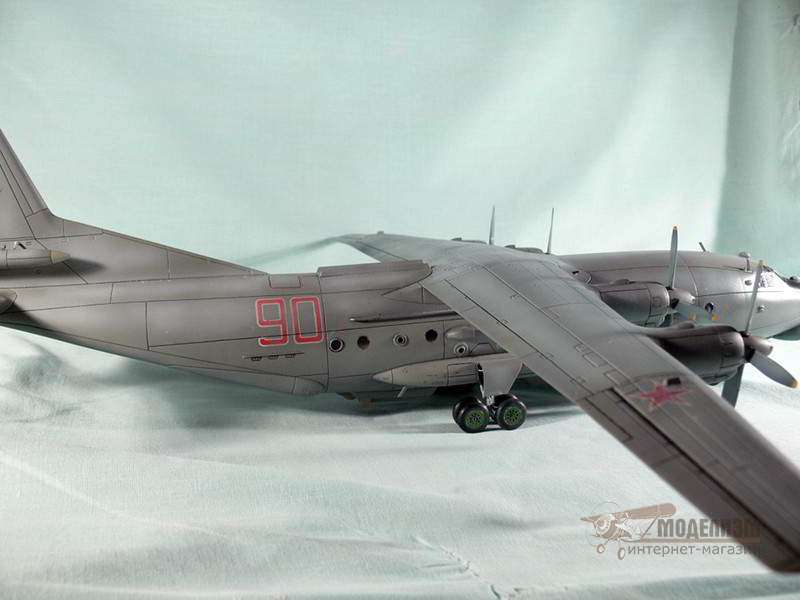 Самолет Ан-12БК-ППС Roden. Картинка №2