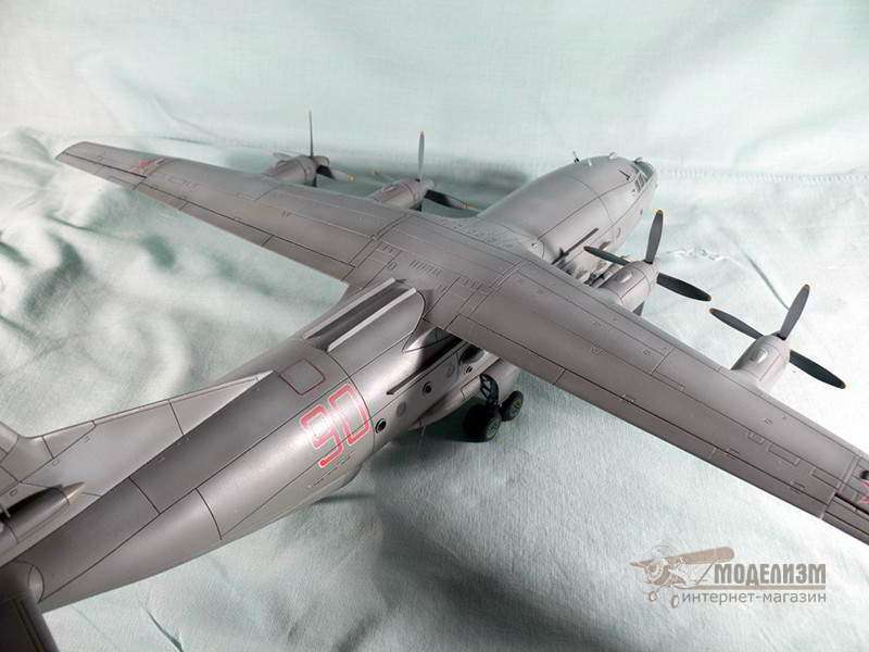 Самолет Ан-12БК-ППС Roden. Картинка №5